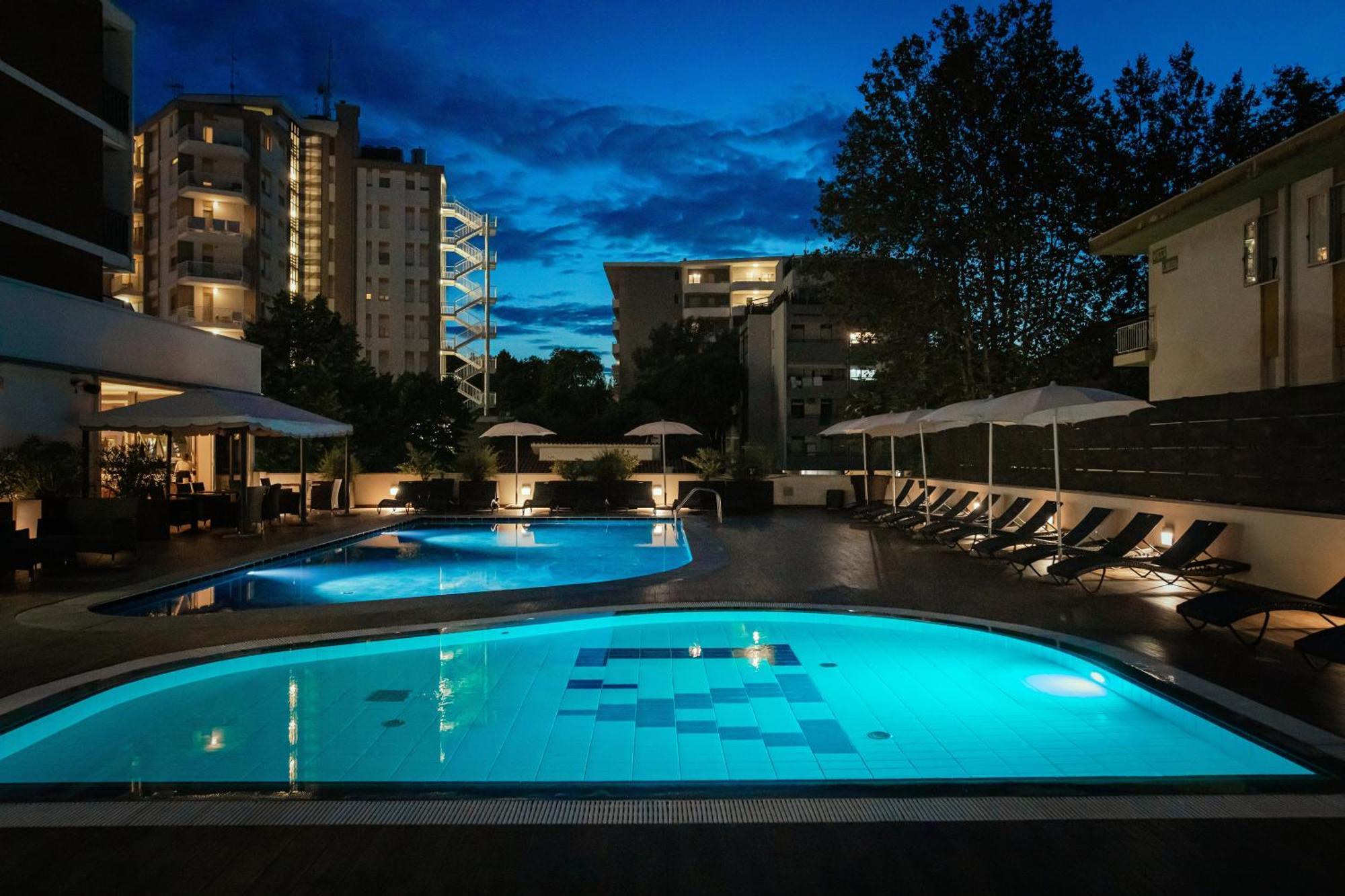Hotel Leonardo Da Vinci Wellness Spa Бибионе Экстерьер фото