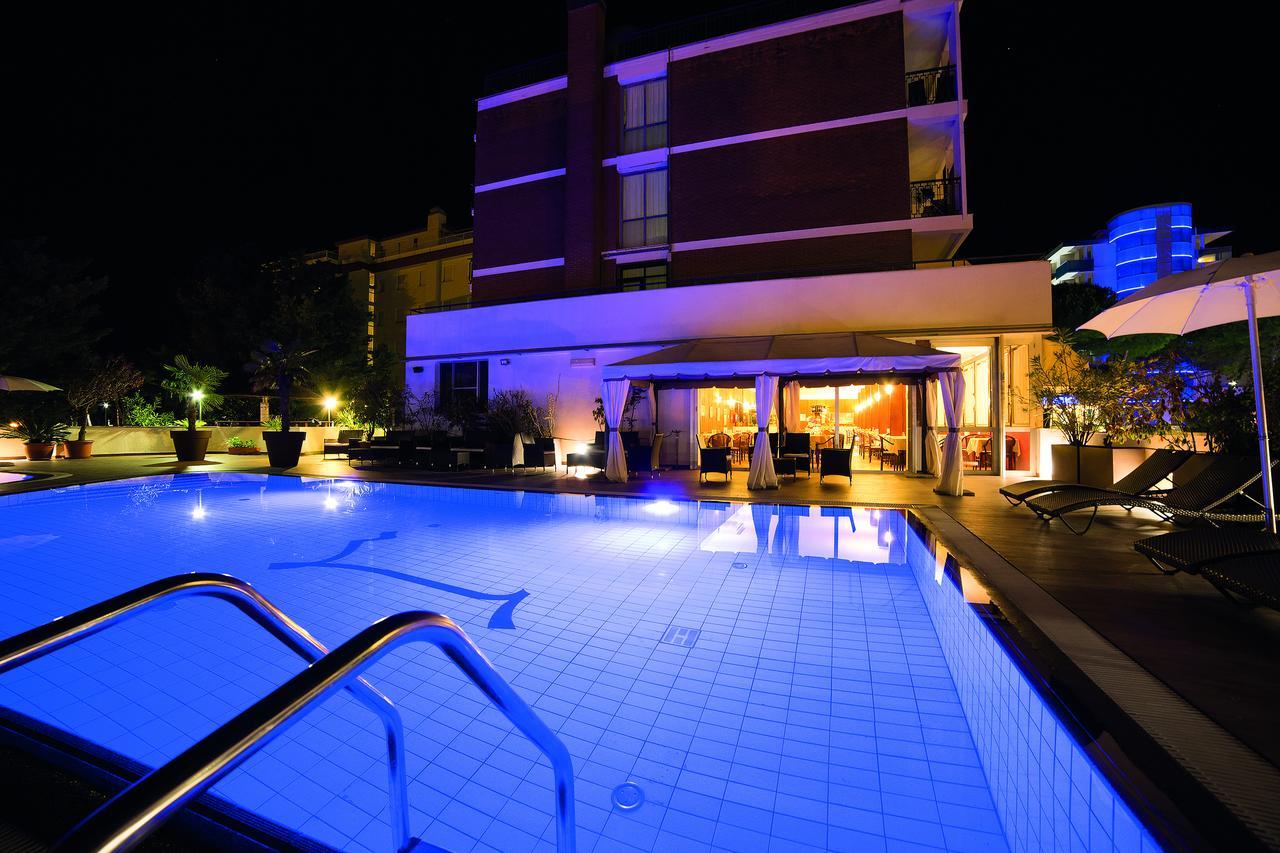 Hotel Leonardo Da Vinci Wellness Spa Бибионе Экстерьер фото